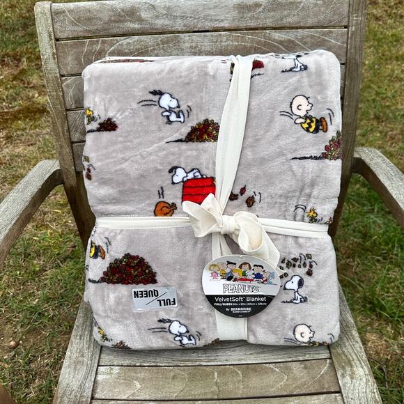 NEW Peanuts Snoopy Fall Theme 90"x 90” FULL /QUEEN Berkshire Gray Throw Blanket - Picture 1 of 11